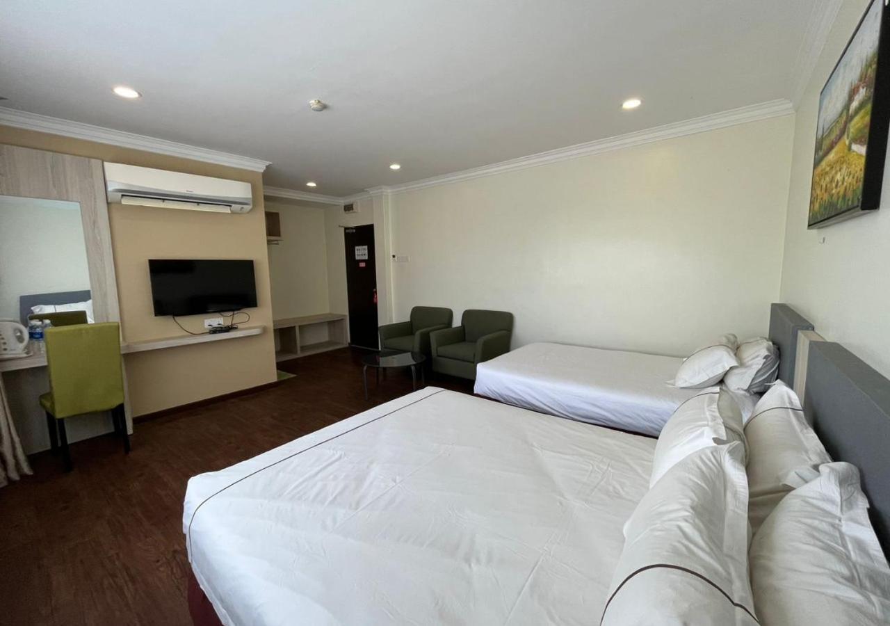 Angsoka Hotel Teluk Intan Extérieur photo