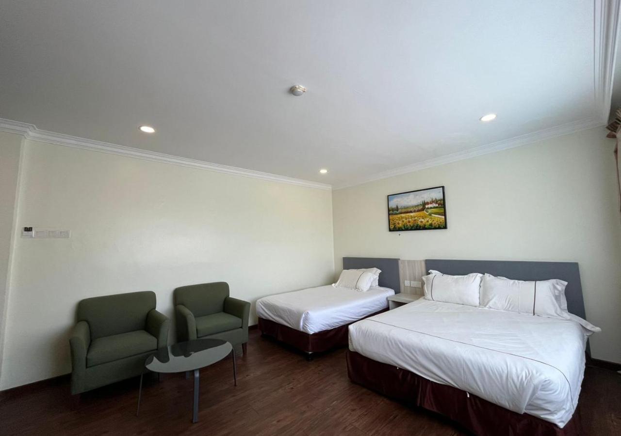Angsoka Hotel Teluk Intan Extérieur photo