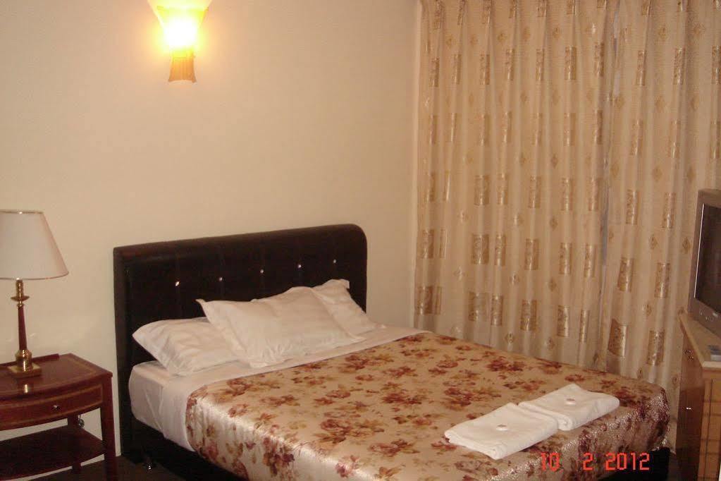 Angsoka Hotel Teluk Intan Extérieur photo
