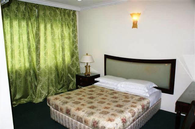 Angsoka Hotel Teluk Intan Extérieur photo