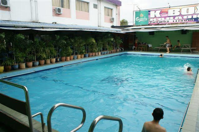 Angsoka Hotel Teluk Intan Extérieur photo