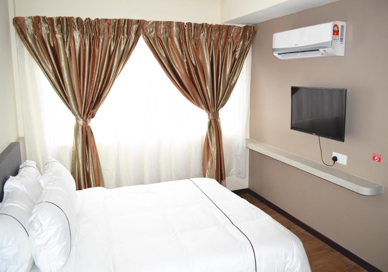 Angsoka Hotel Teluk Intan Extérieur photo
