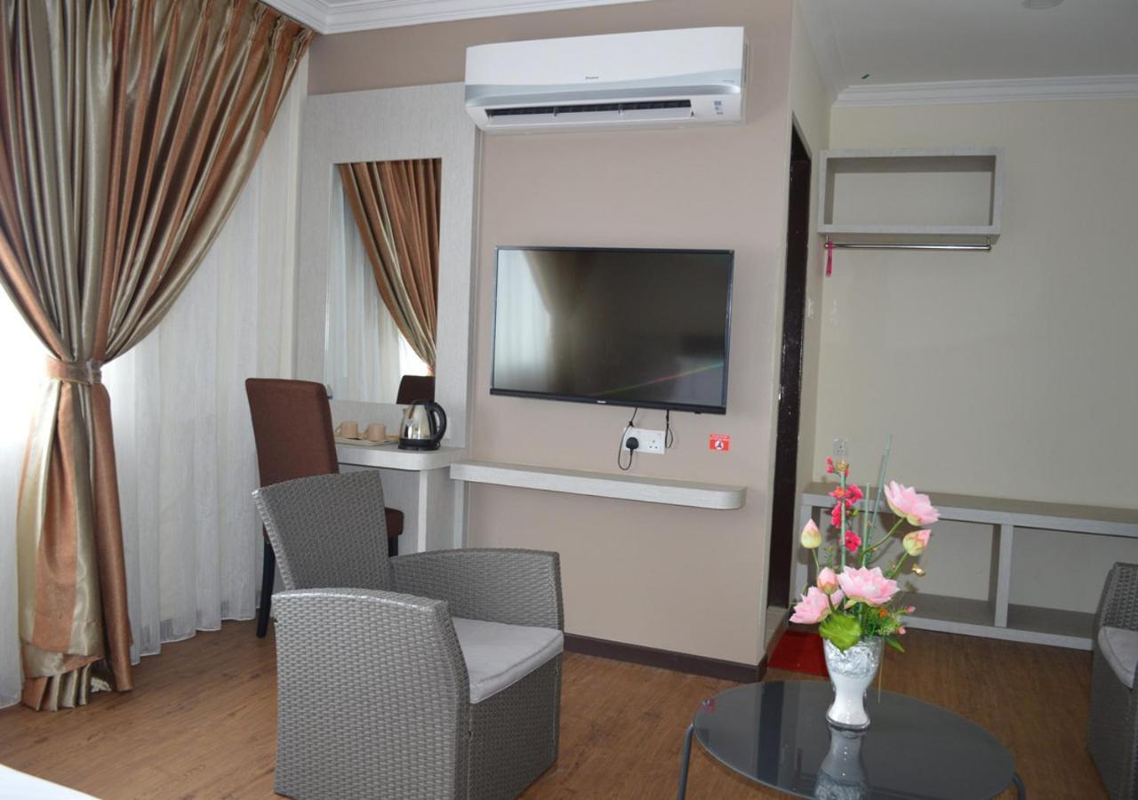 Angsoka Hotel Teluk Intan Extérieur photo